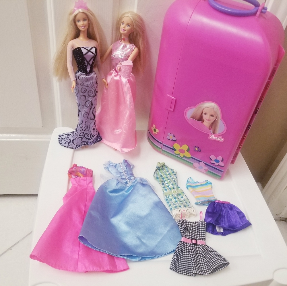 Vintage Barbies closet and more !